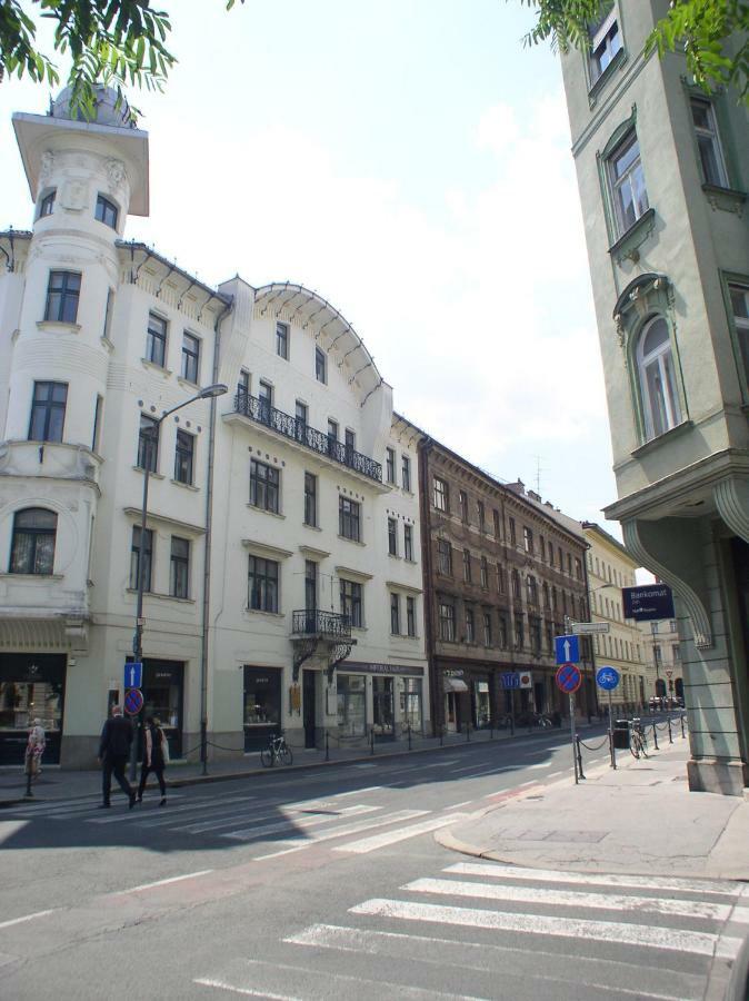 Jazzy Apartment Tour As Ljubljana Exteriör bild